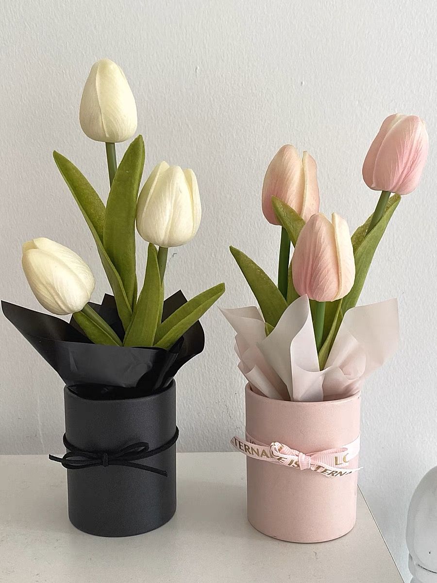 Fancy tulip bouquet AC129 image