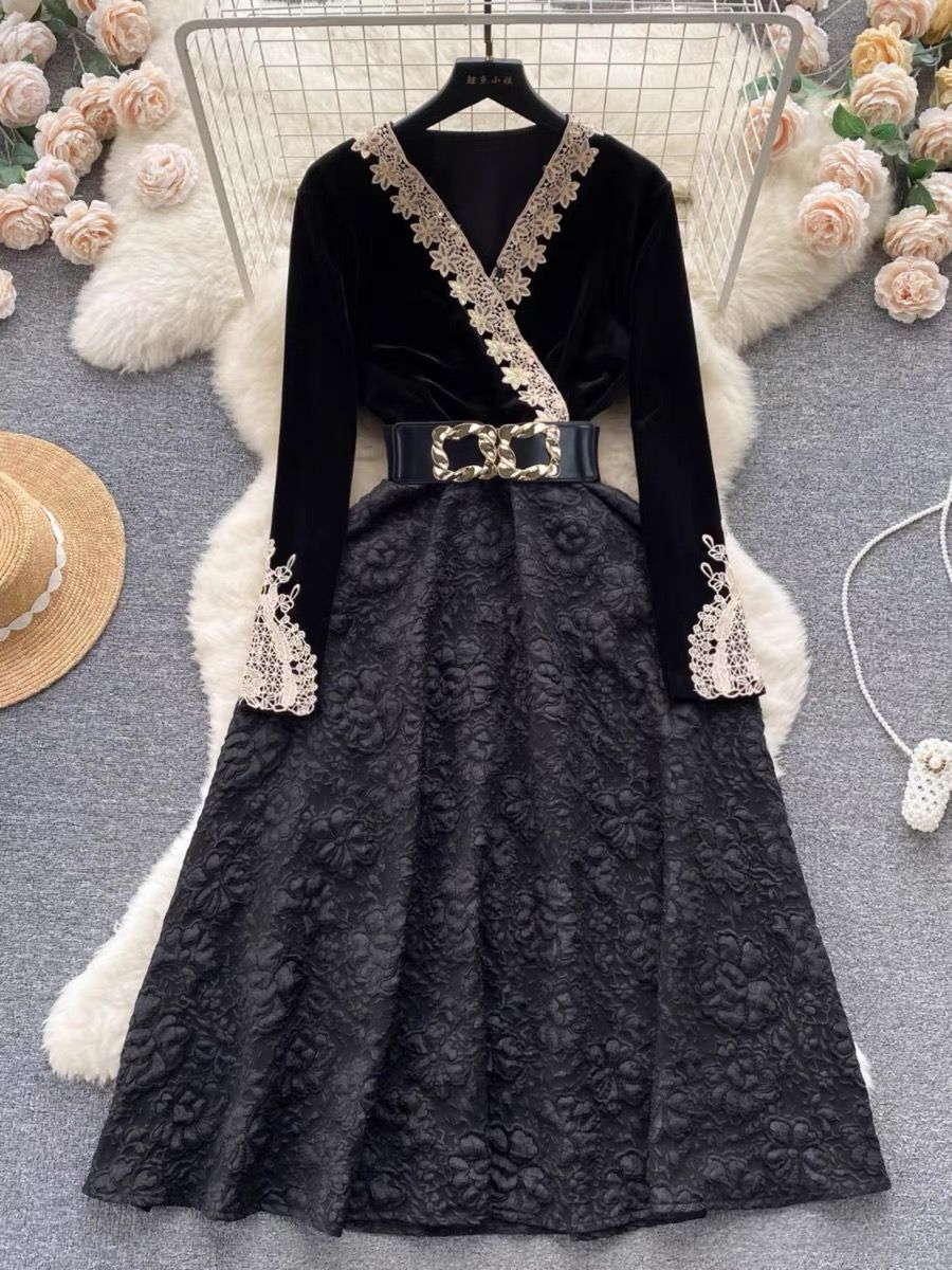 British royal brocade dress FD270 image