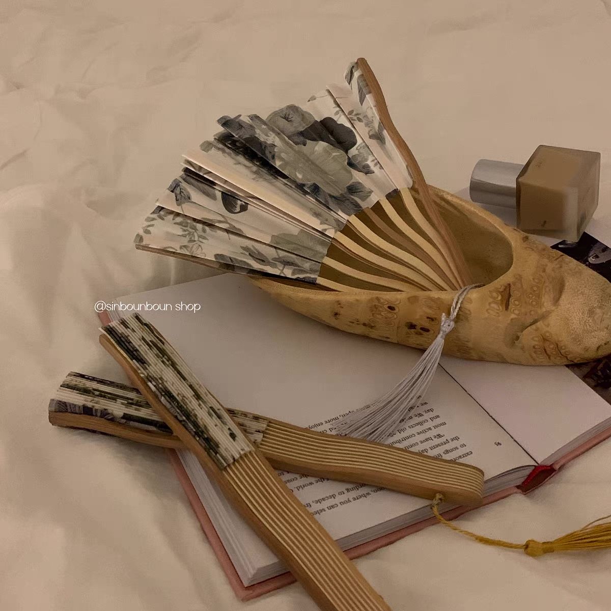 Seoul unique hand fan AC133 image