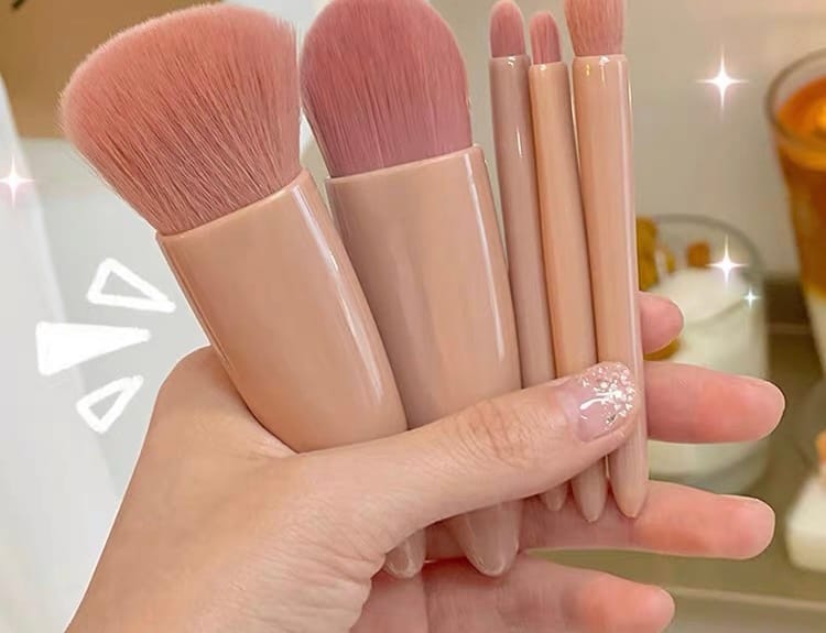 Wrap this up beauty brushes MK122 image