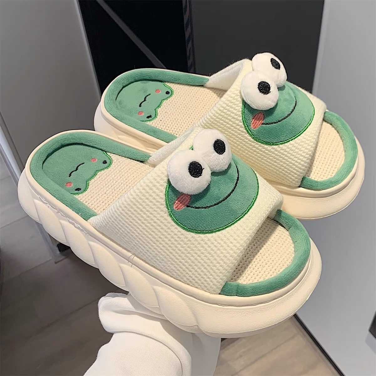 On vacay indoor slippers SNZZ370 image