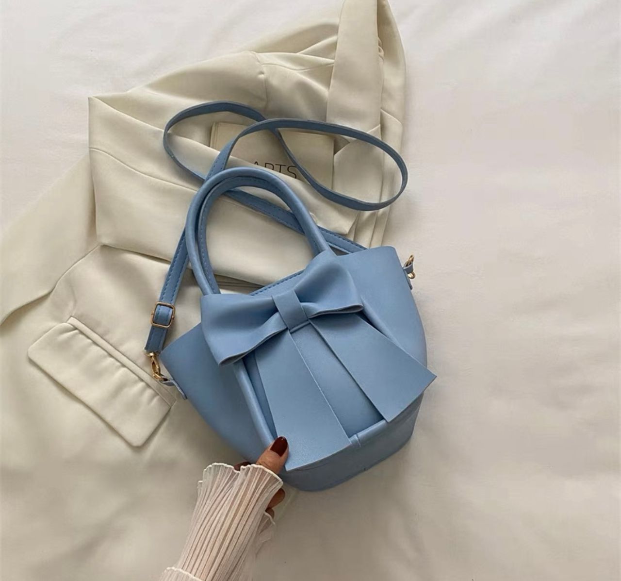 Class over here now bag image