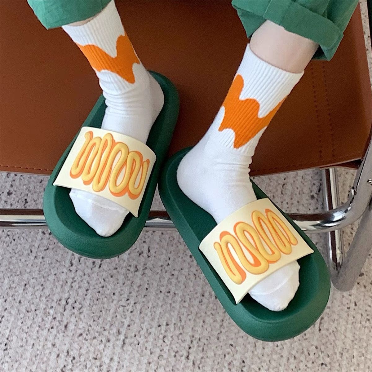 Hot dog slippers SNZZ388 image