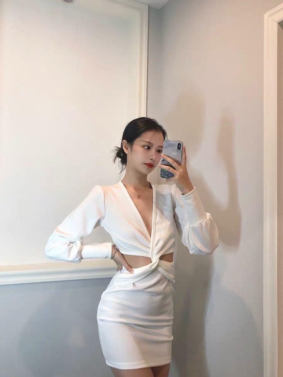 Center of the party cut out bandage dress image