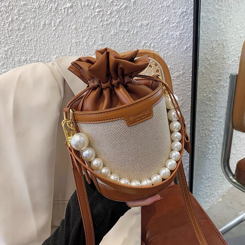 Queen of everything pearls muffin bag BG116 image