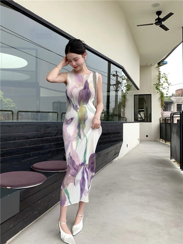 Party goes on gown CBC141 image