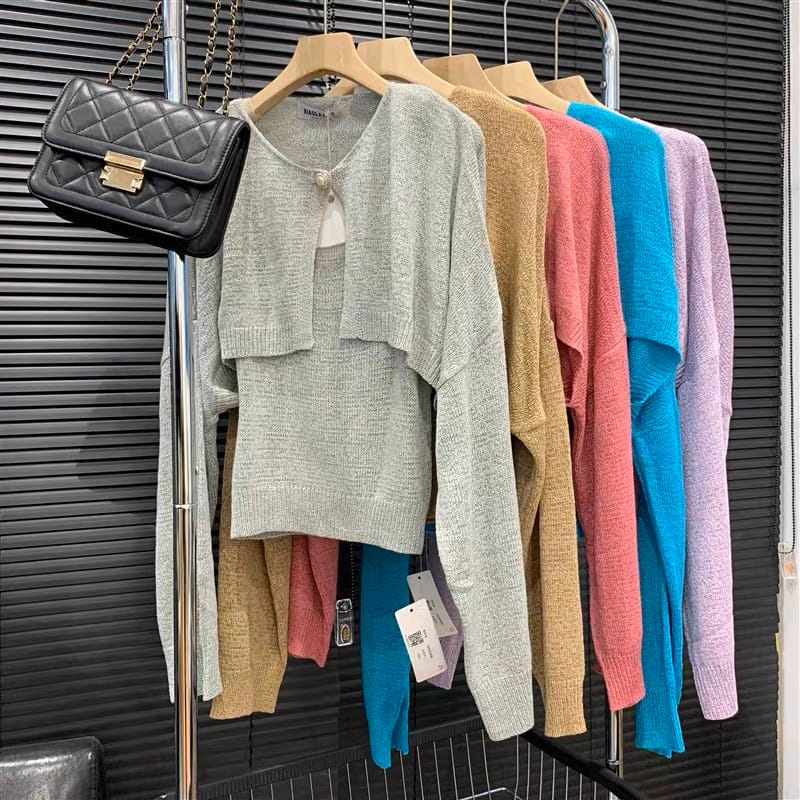 Friendly casual vest & slip on set image