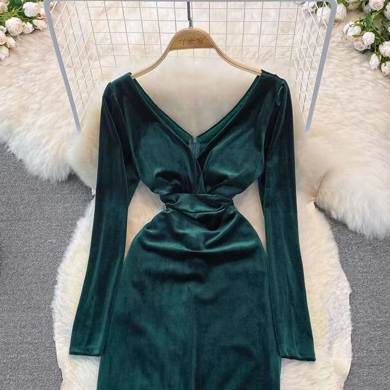 Girl in suede gown CBC54 image