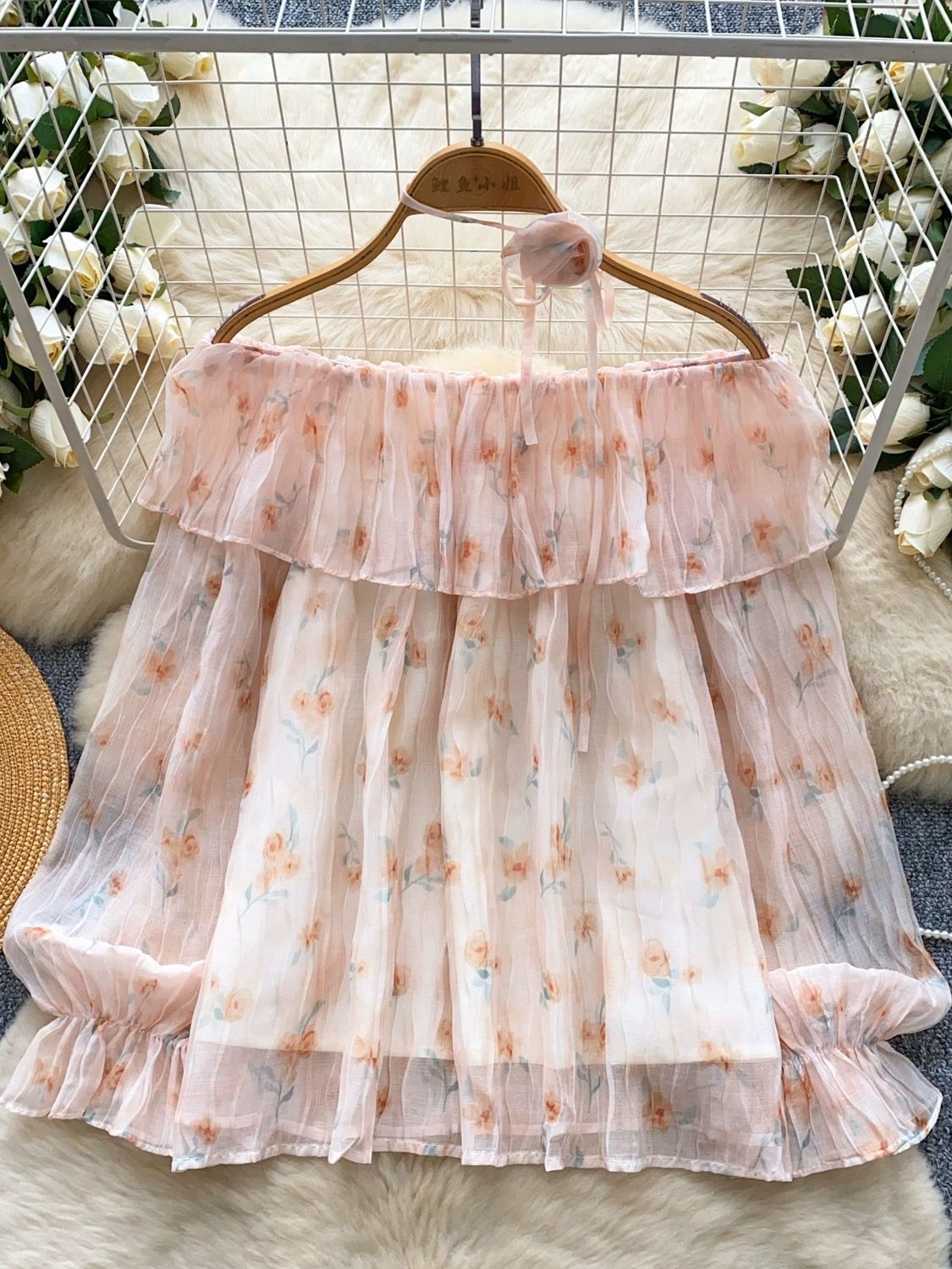 Born for the spotlight top CTO928 image