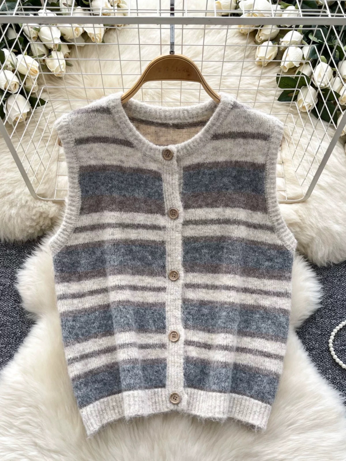 Knitted timed top KTO284 image