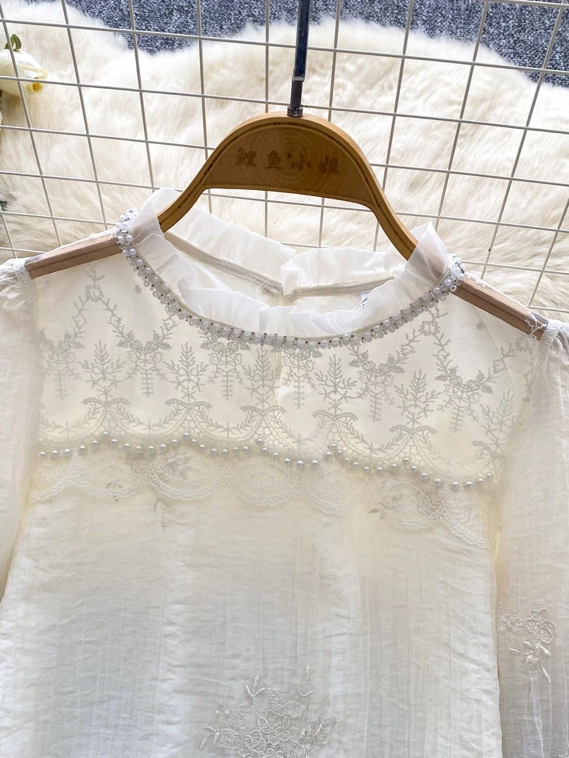 On command blouse BE443 image