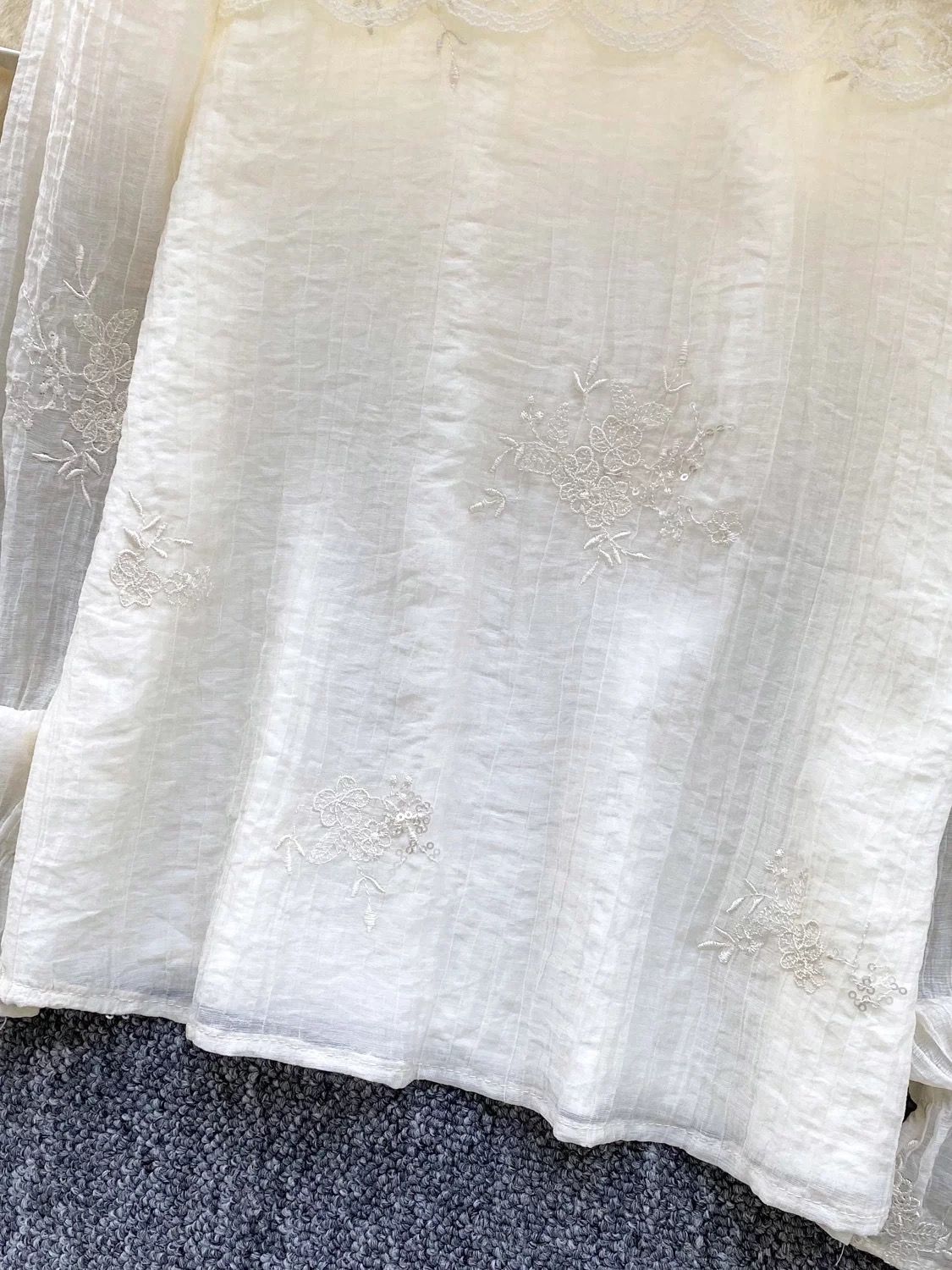 On command blouse BE443 image