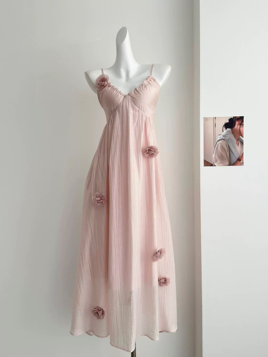 What lies underneath dress CD1070 image