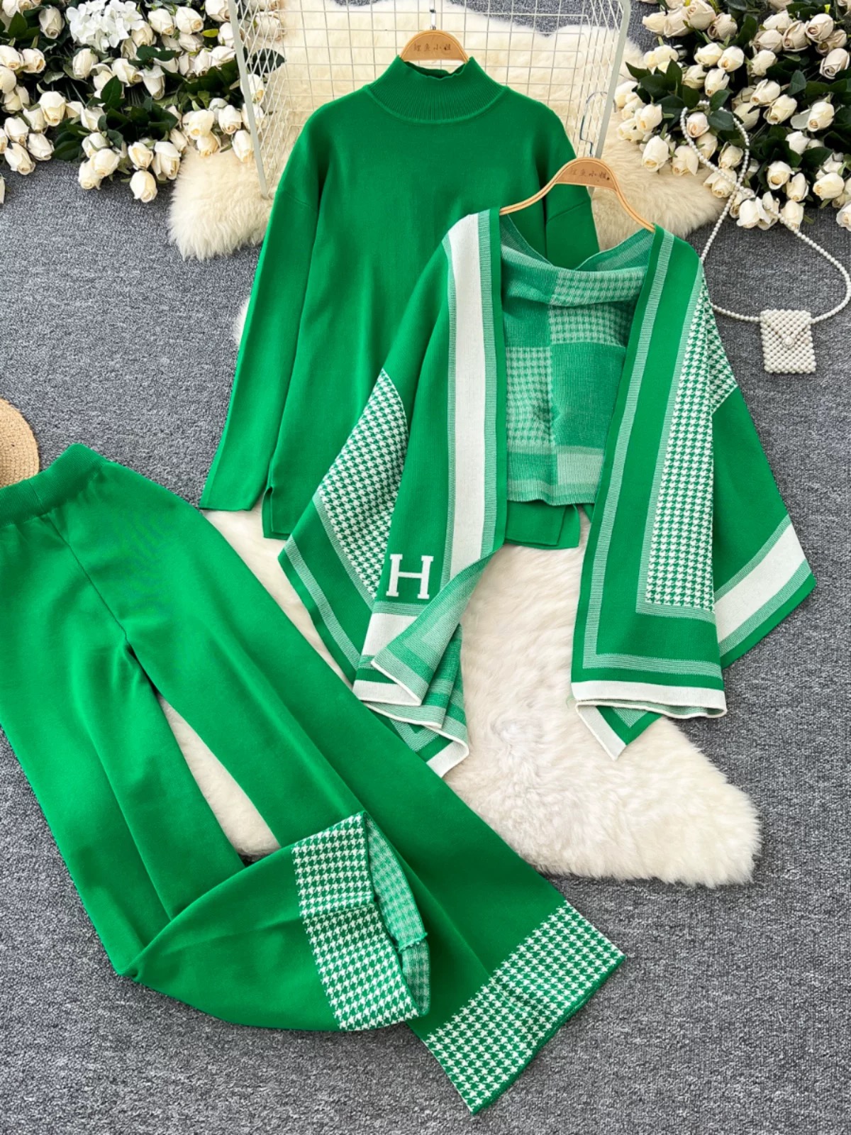 Maura Hermes set STP175 image