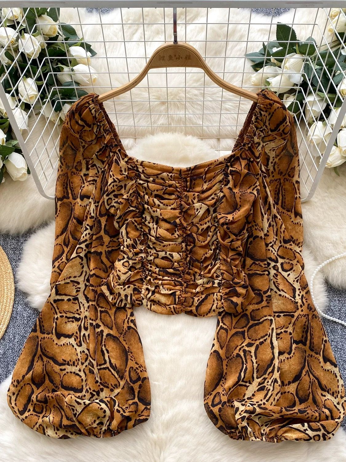 Treat me like that top CTO143 image