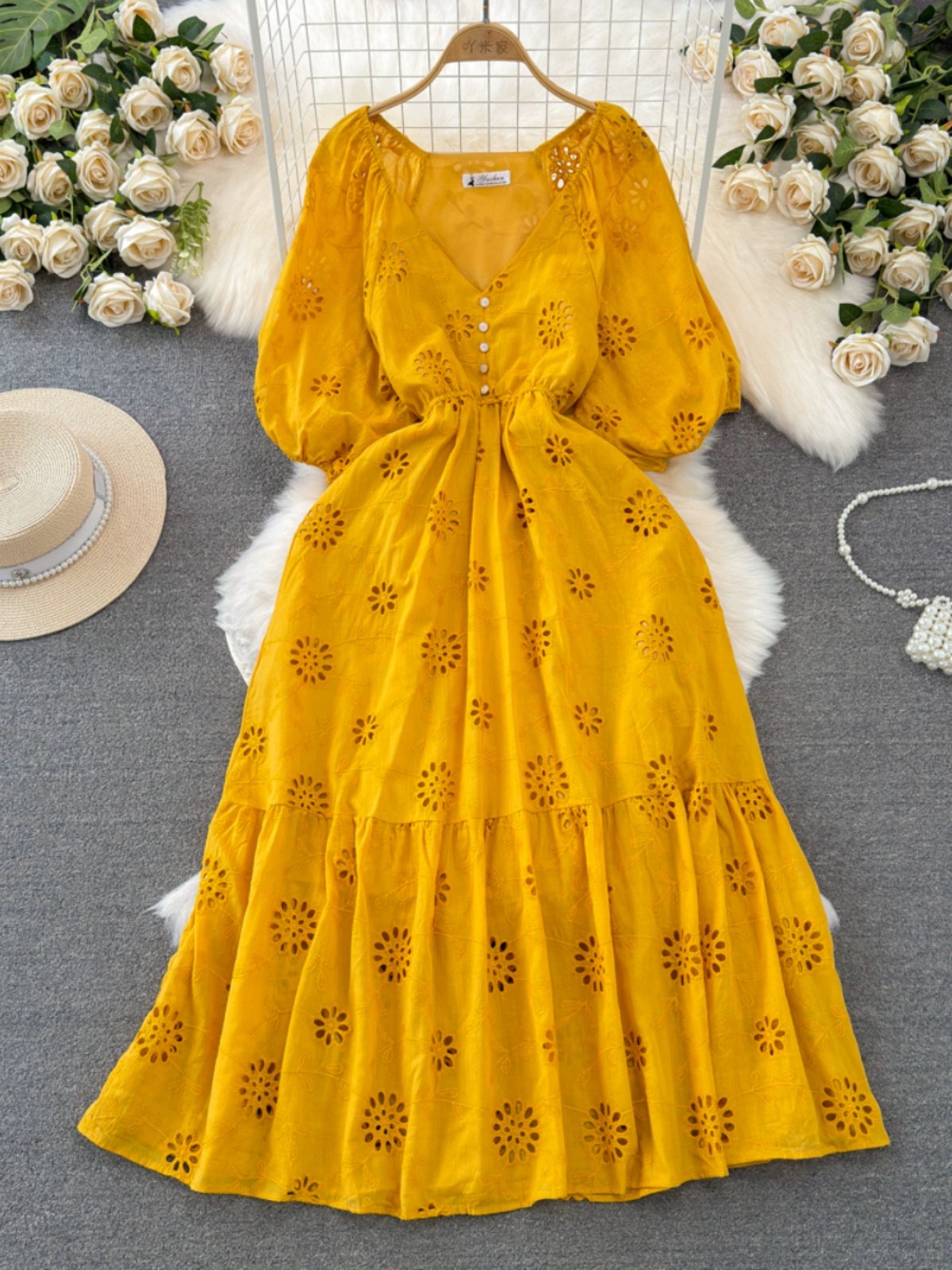 She’s an elegant woman lace dress CD1019