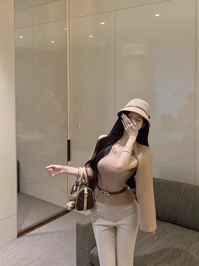 Love in the dark top KTO270 image