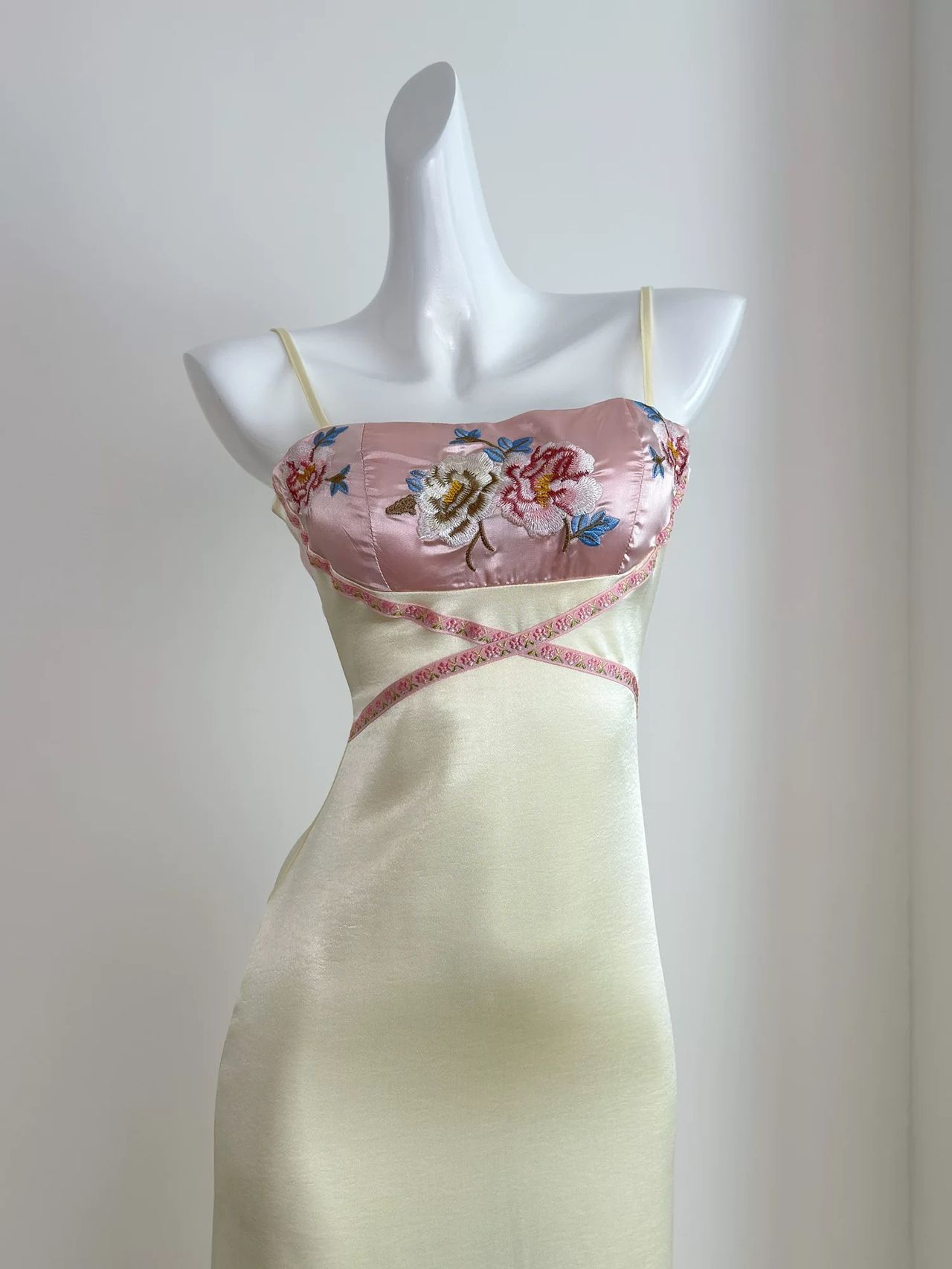 Day dream embroidery dress CD1330 image