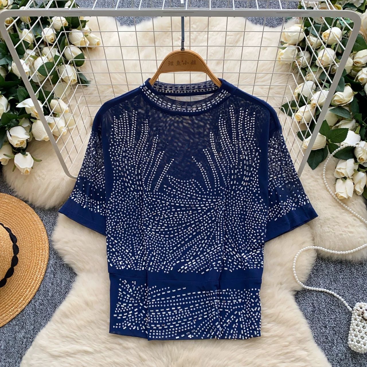 Catching looks top CTO762 image