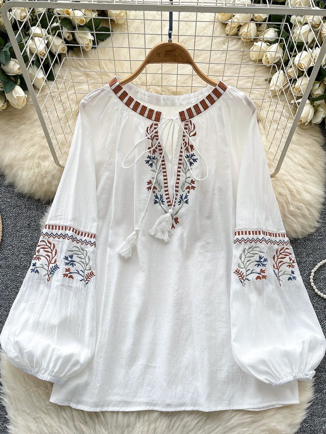 Sabrina embroidery top CTO619 image