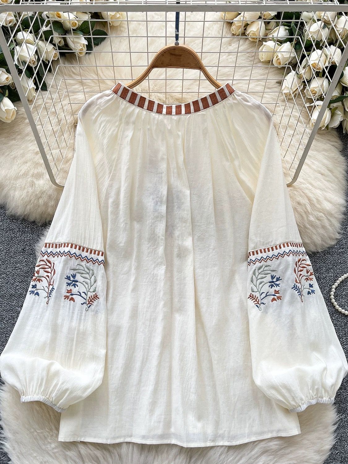 Sabrina embroidery top CTO619 image