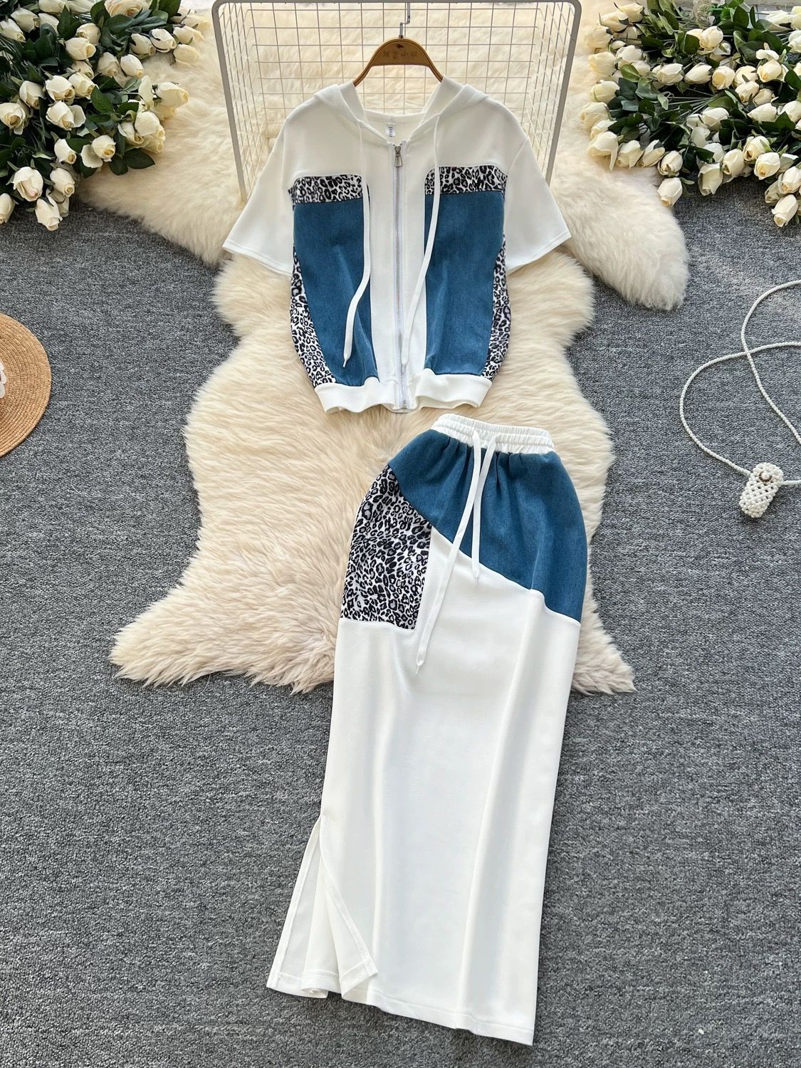 On the front line set DTP159 image