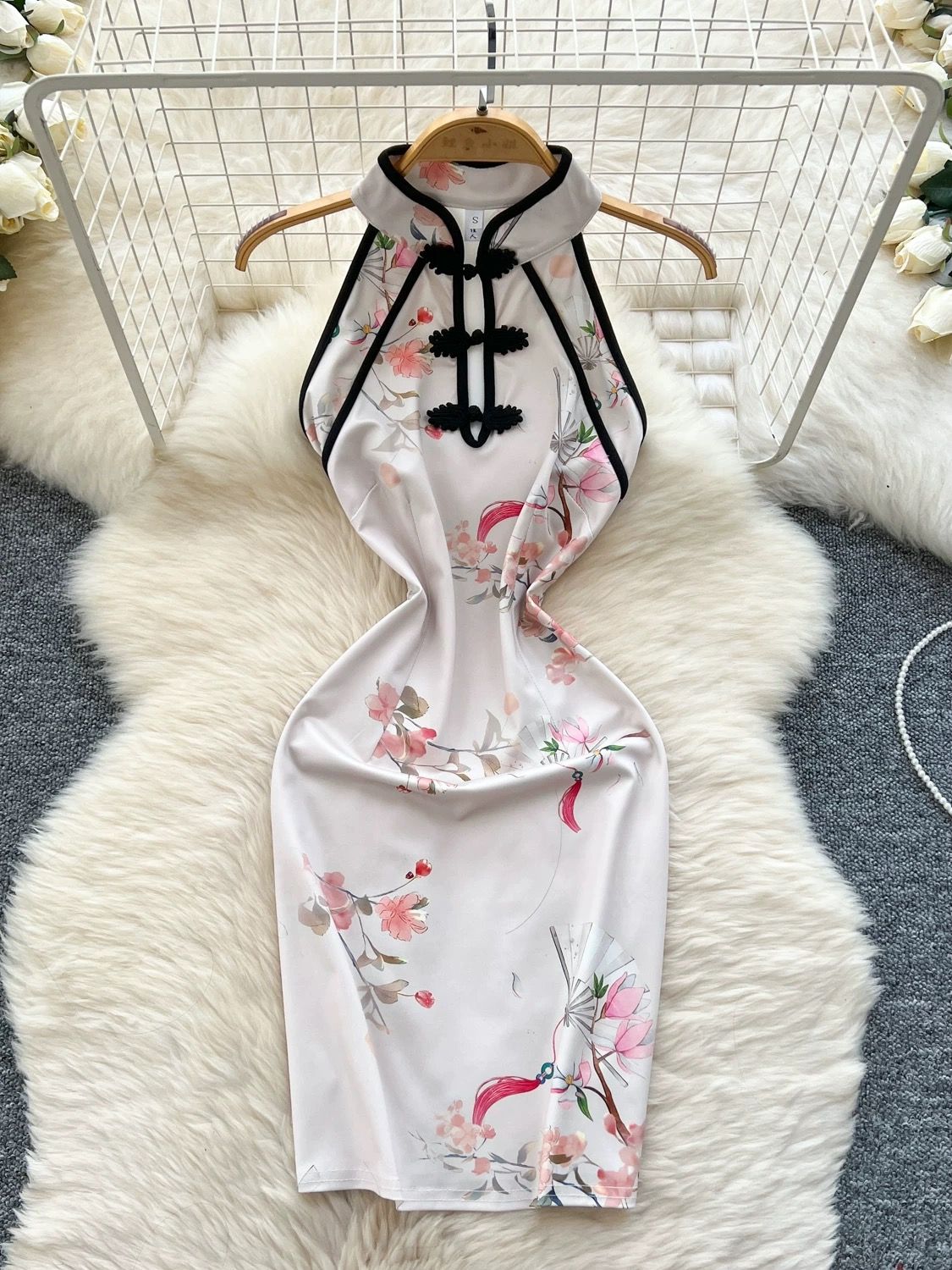 Statuesque body qipao dress Q205 image