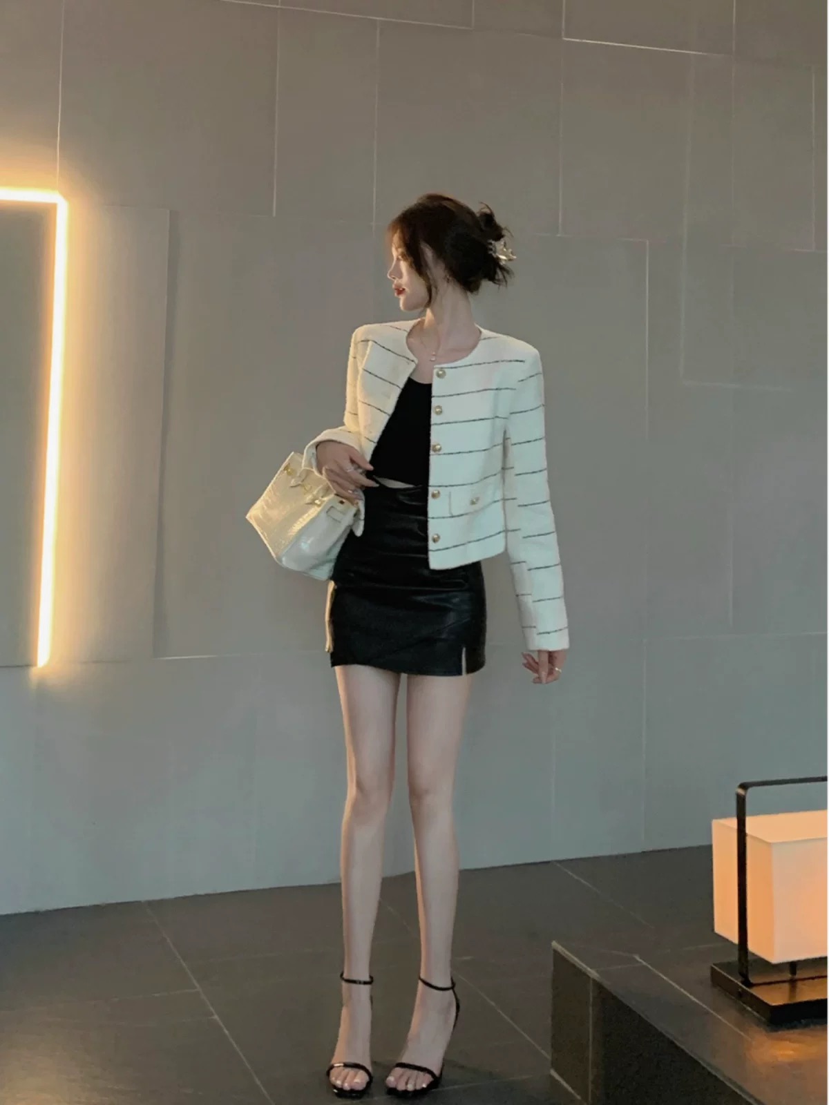 Radiant babe royal coat COA160 image