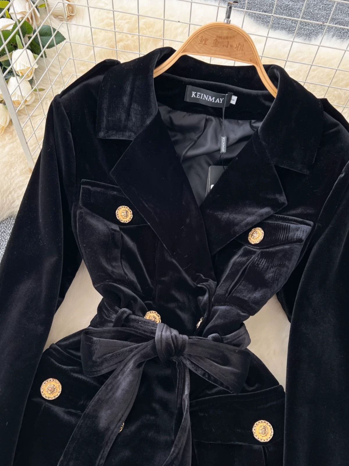 The queen has arrived velvet blazer  BL167 image