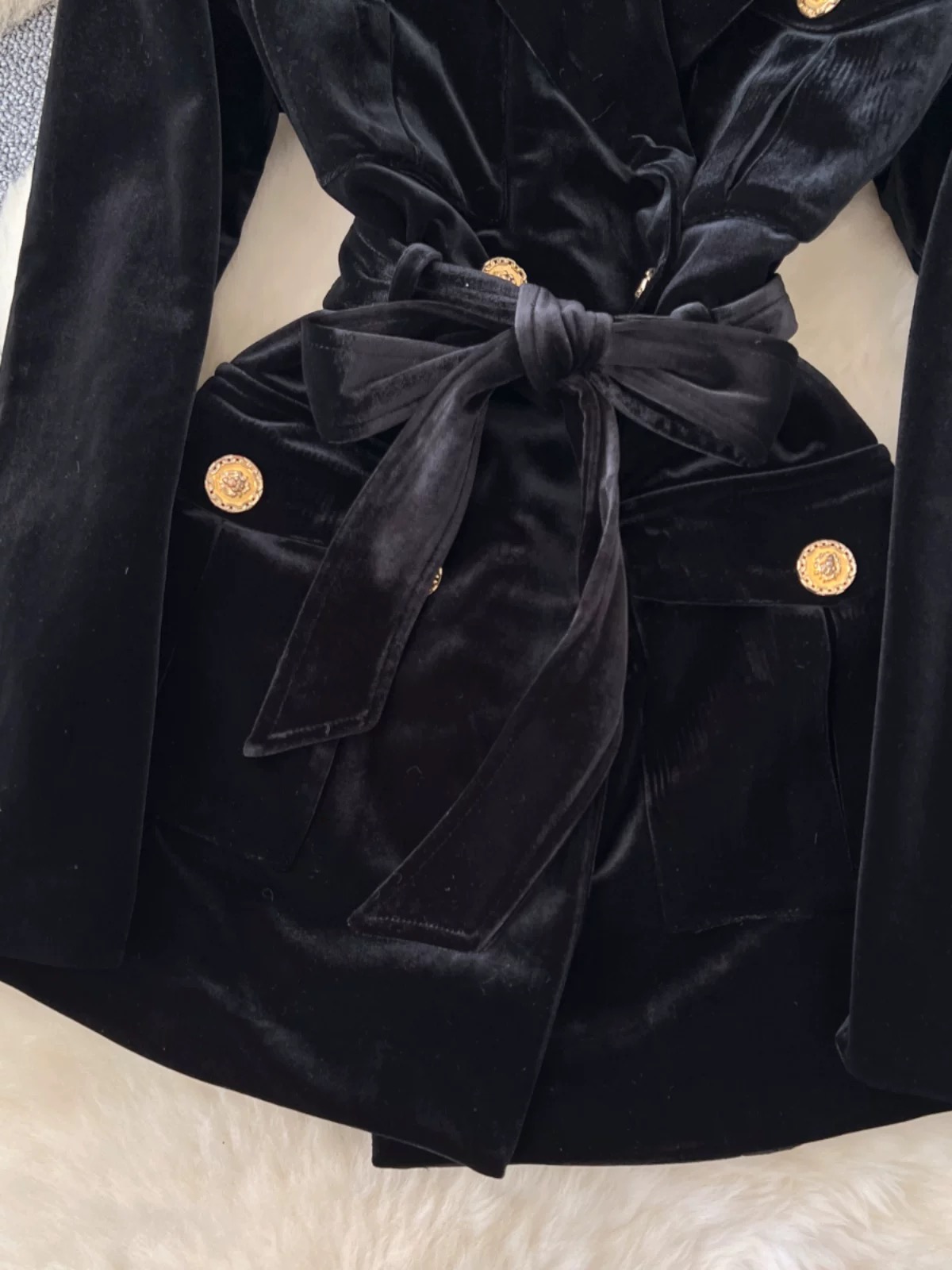 The queen has arrived velvet blazer  BL167 image