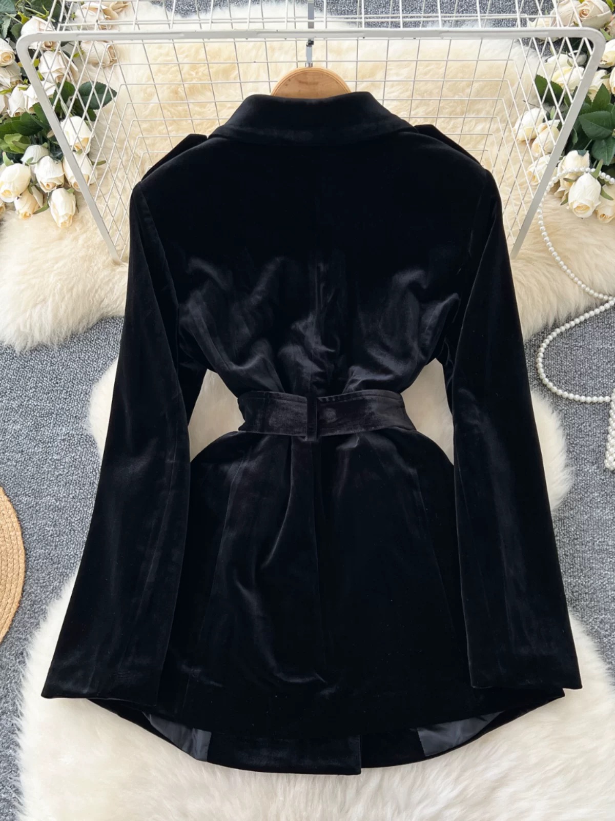 The queen has arrived velvet blazer  BL167 image