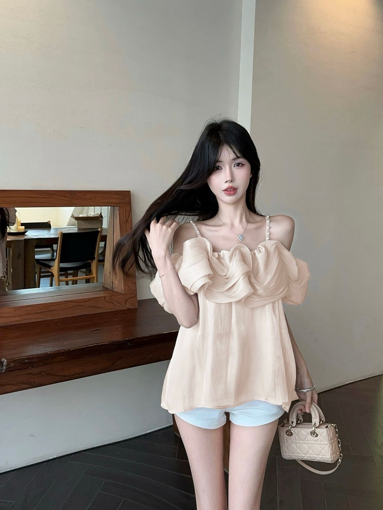 Queen behaviour top CTO977 image