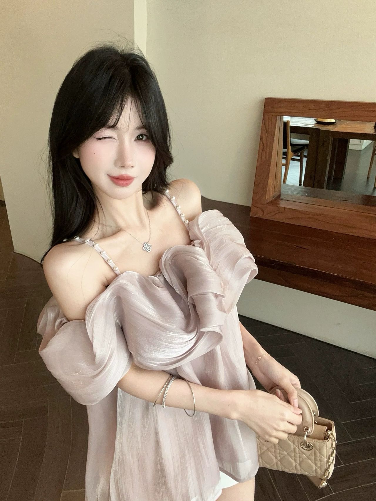 Queen behaviour top CTO977 image