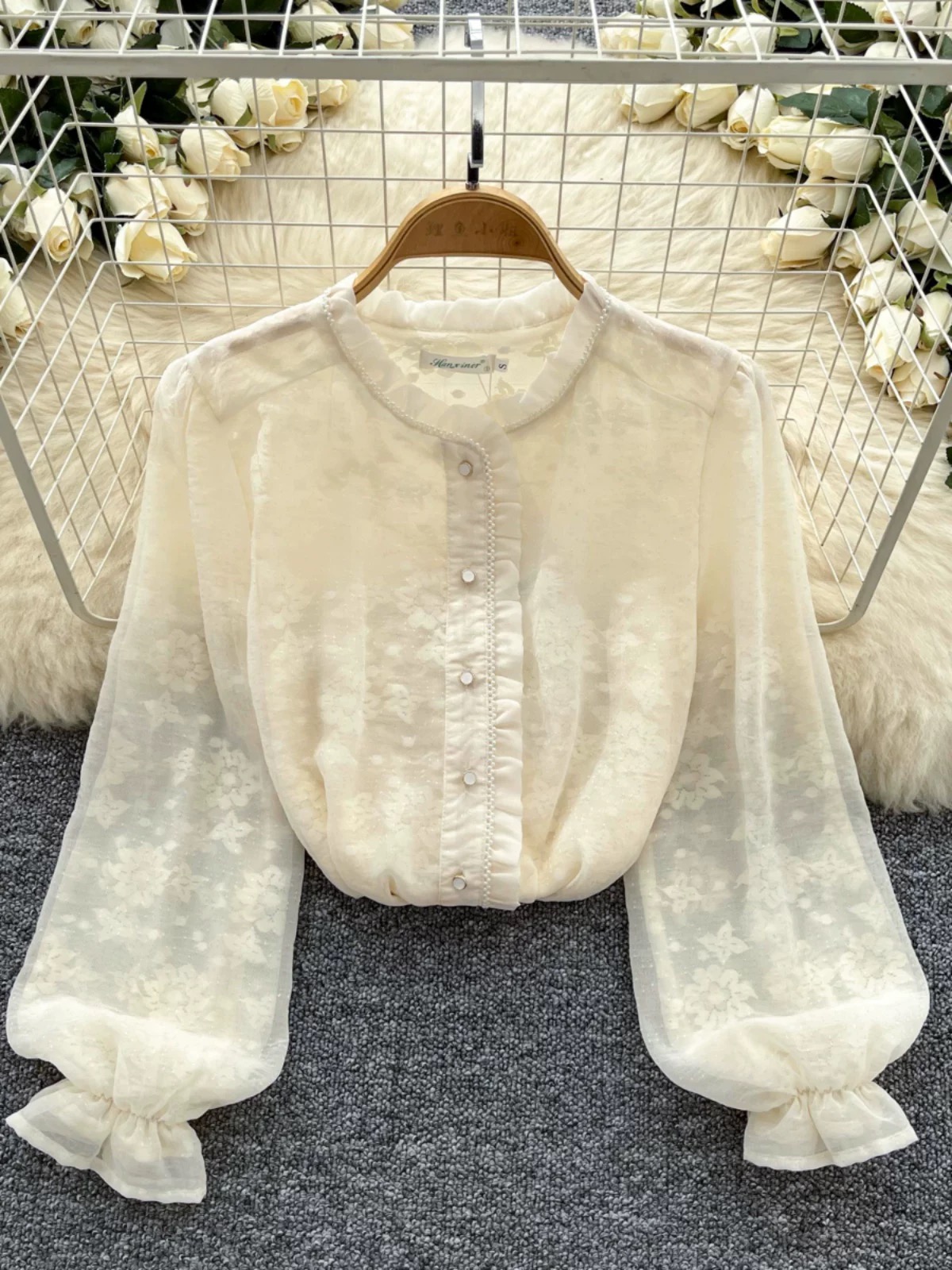 One more kiss blouse BE417