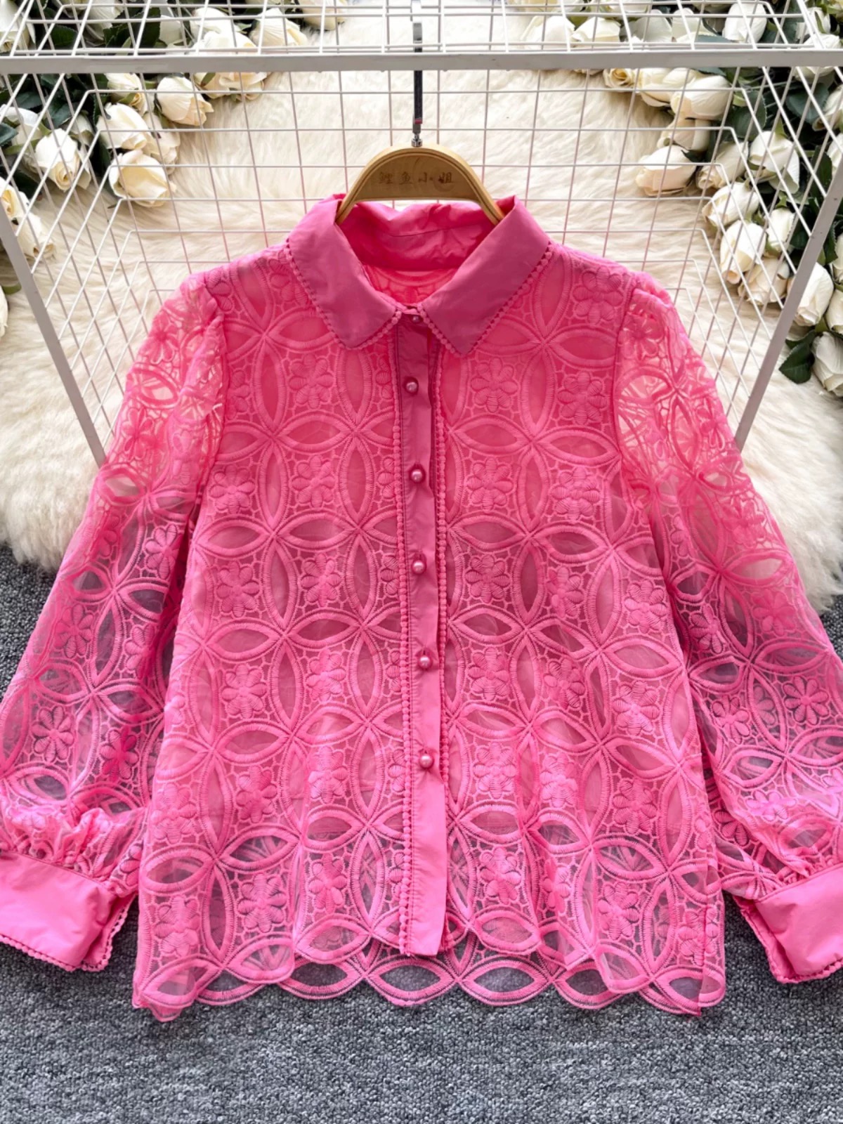 Body right lace blouse BE422