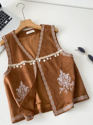 Snowy days waist coat COA142