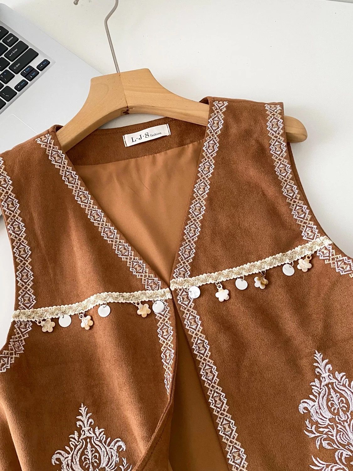 Snowy days waist coat COA142 image