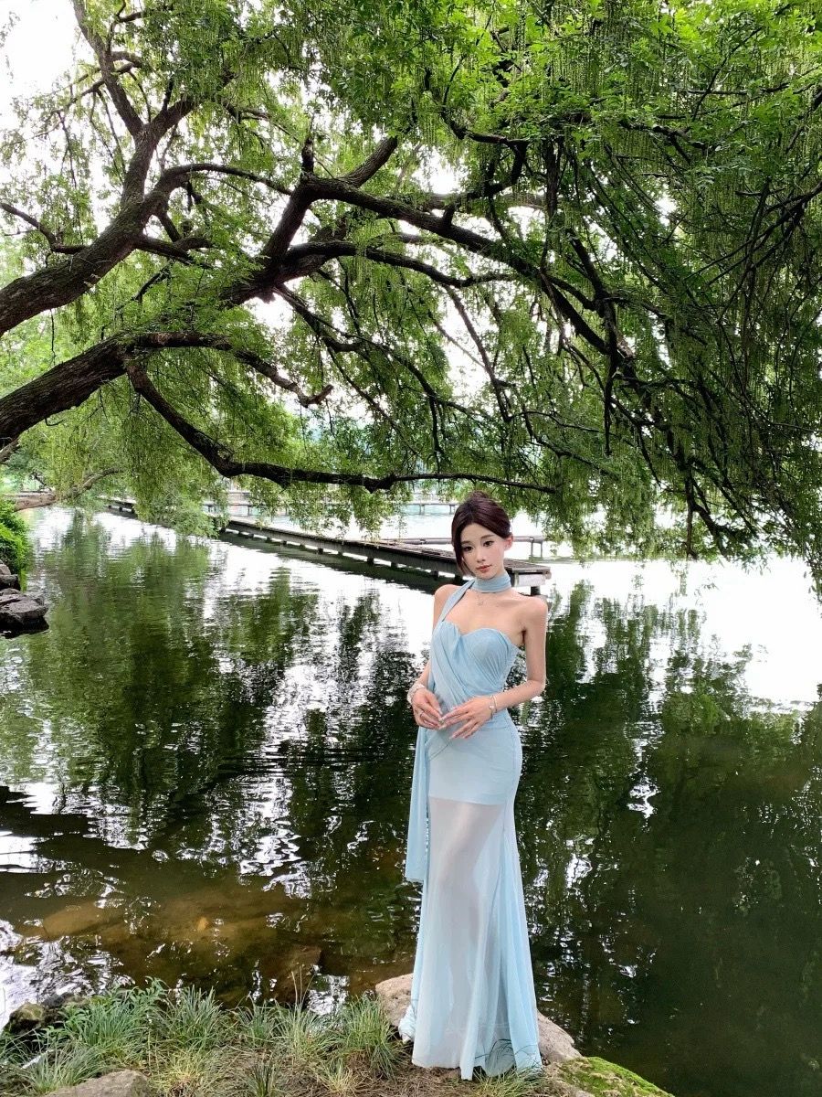 Falling in love dress FD613 image