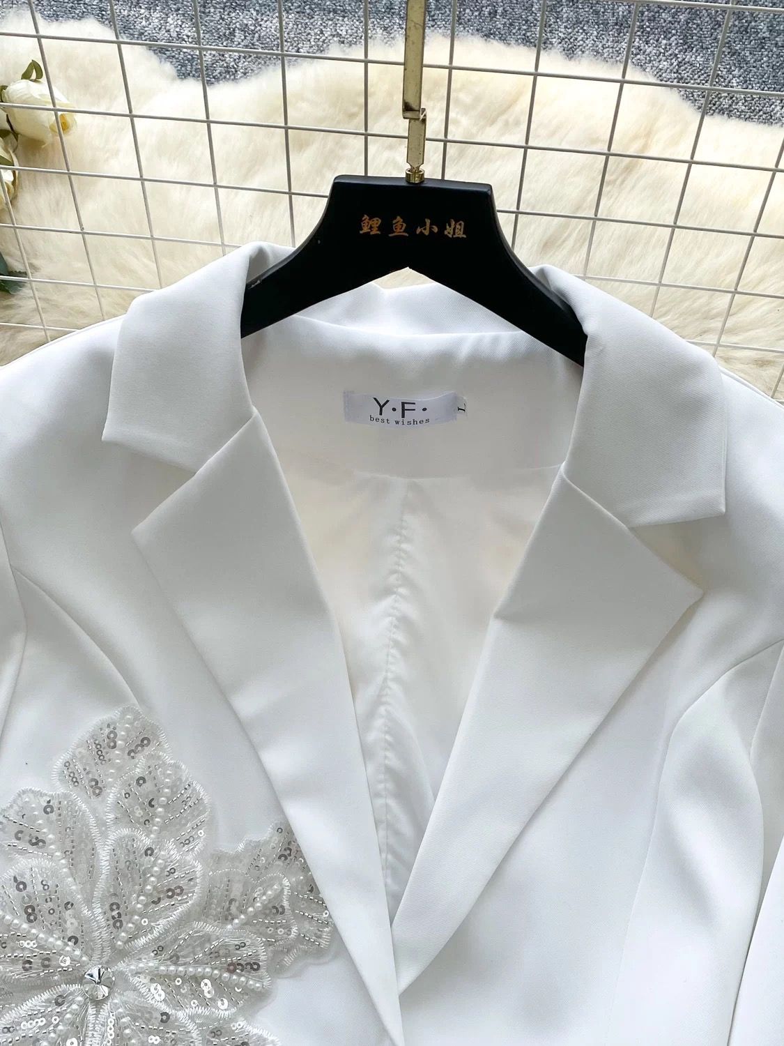 Point slope crop blazer BL137 image