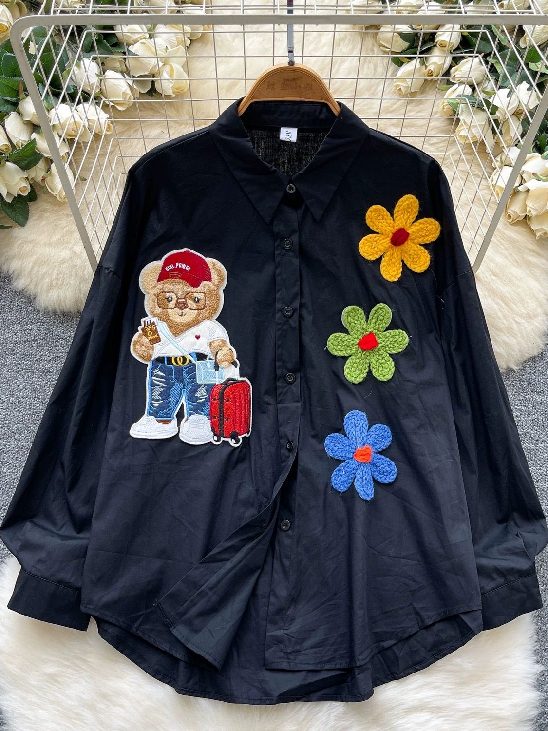 Heart holder embroidery shirt SH177 image