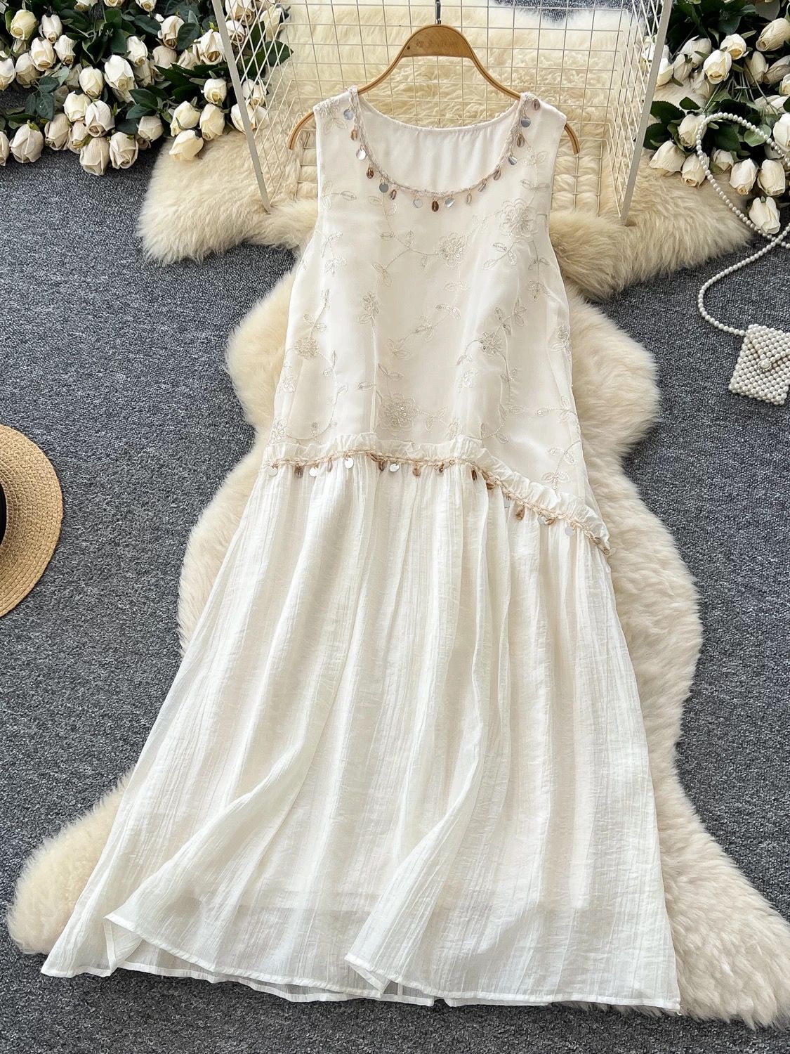 Model attitude dress CD717 image