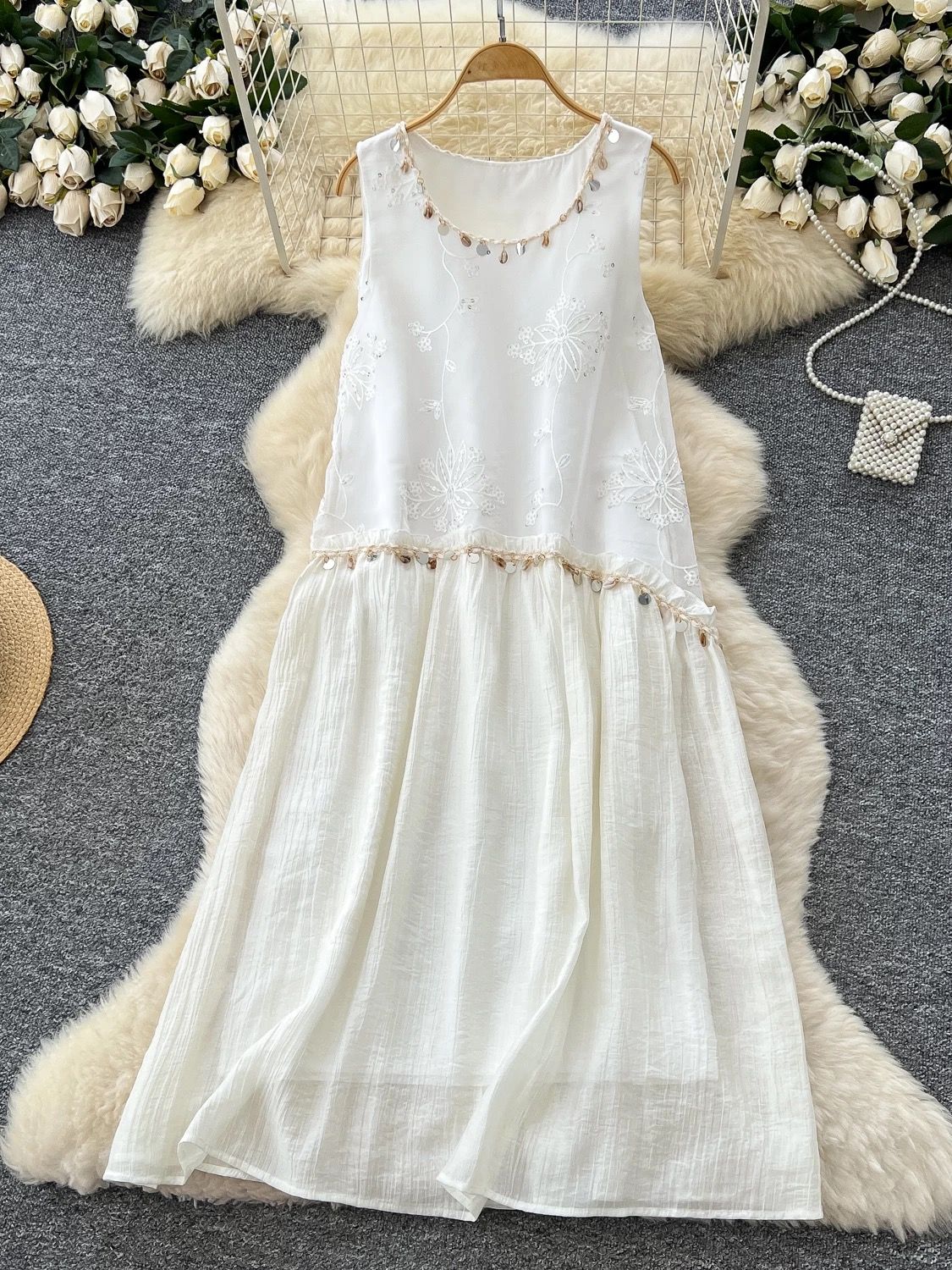 Model attitude dress CD717 image