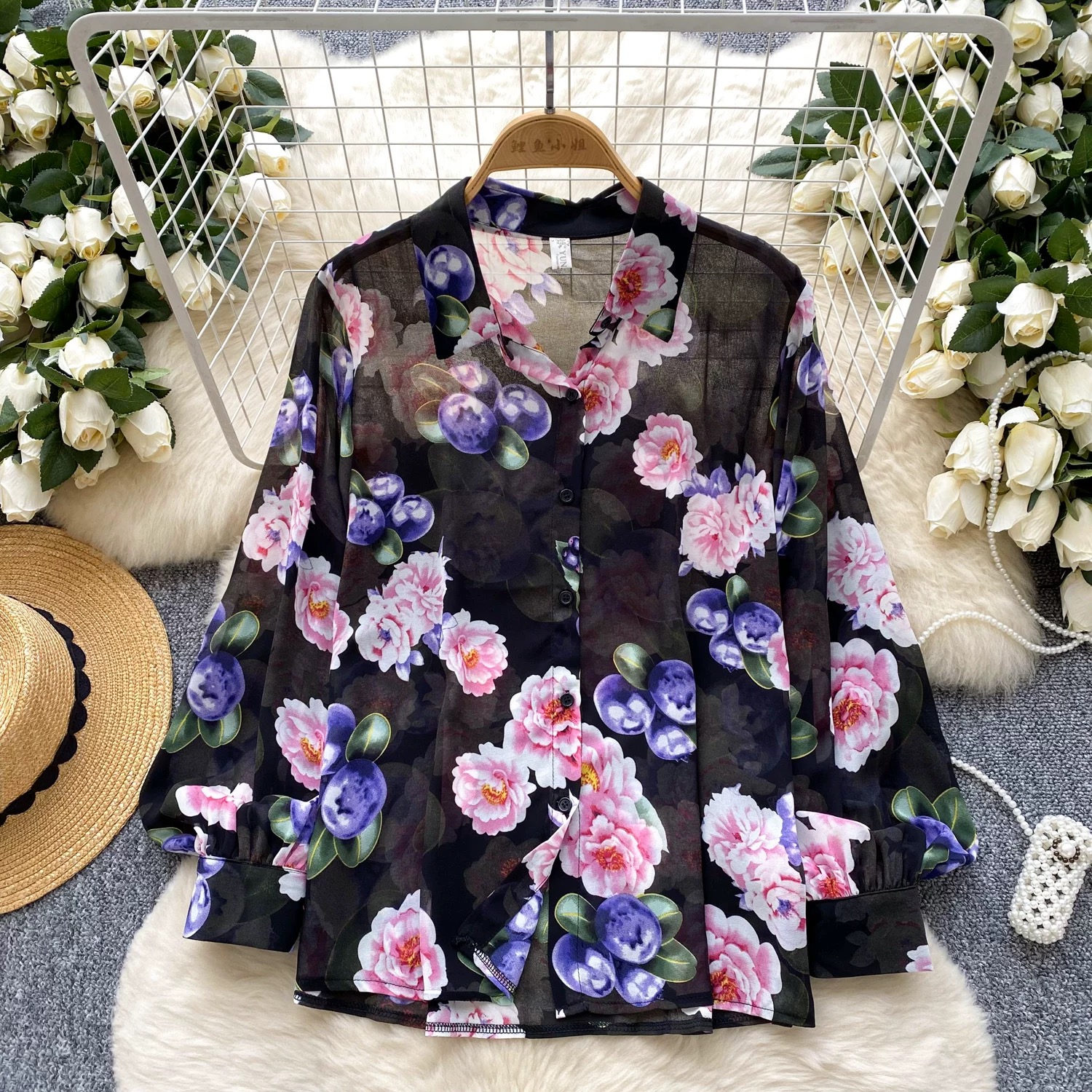 Heart holder shirt SH177 image