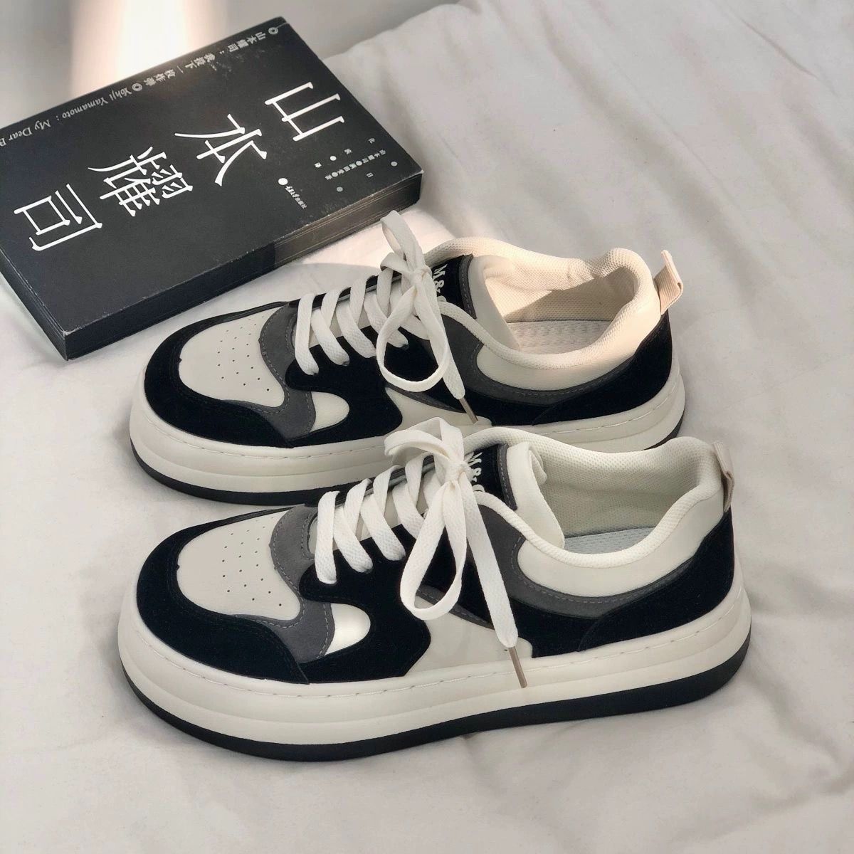 Everywhere I go retro sneakers SN101 image