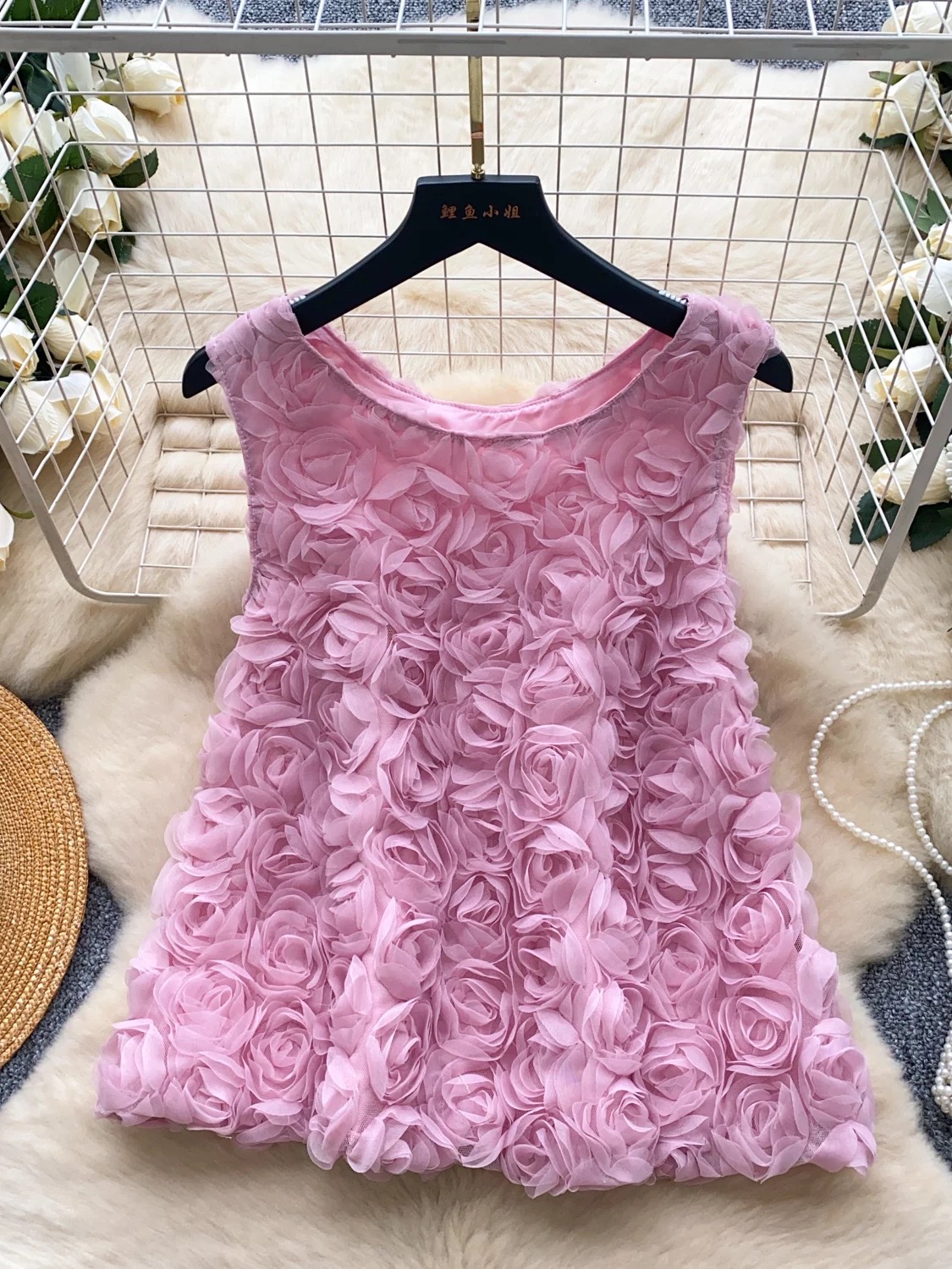 In a lifestyle top FTO176