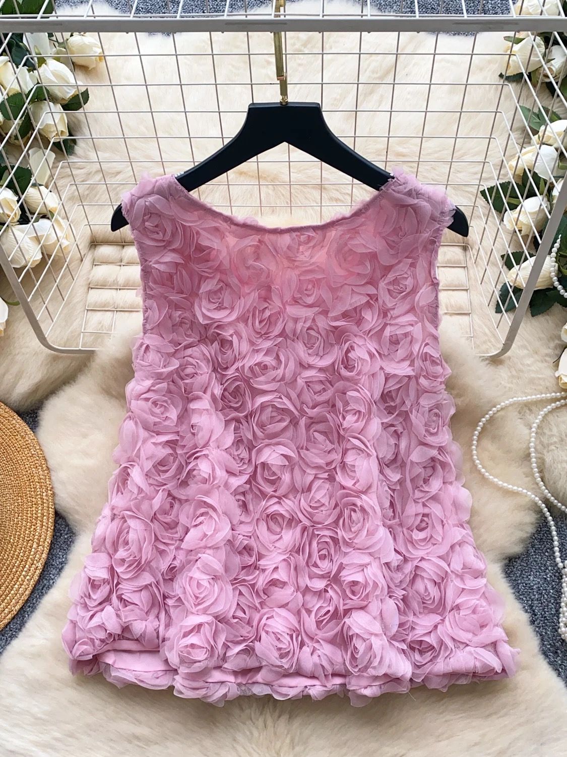 In a lifestyle top FTO176 image