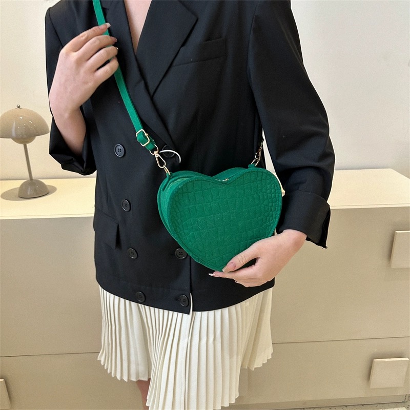 Simple sling bag image