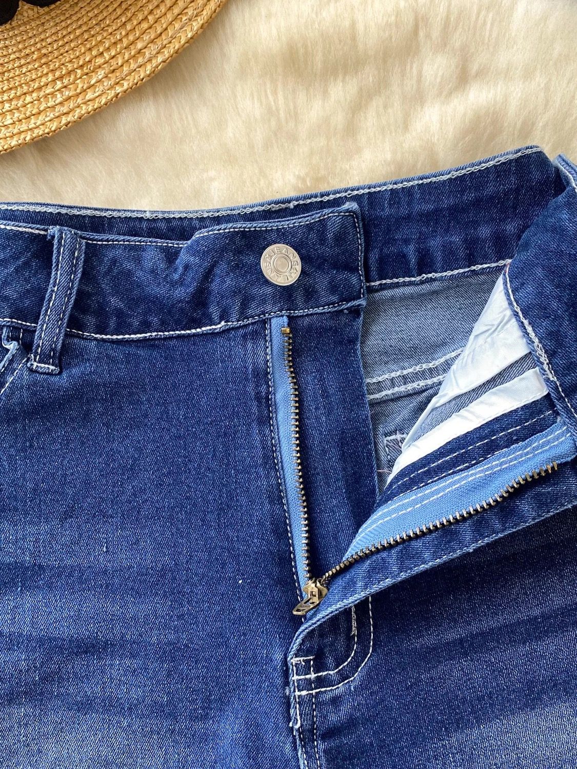 Acting different shorts DS114 image