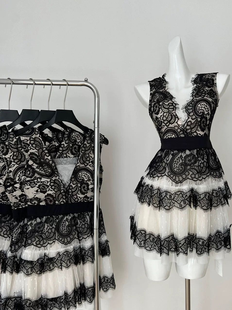 Convo over dinner lace dress CD764 image