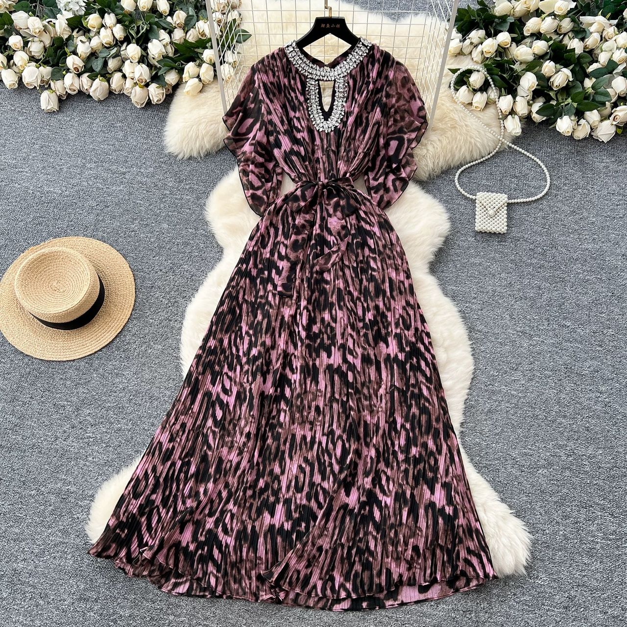 The queen has arrived print dress FD389 image